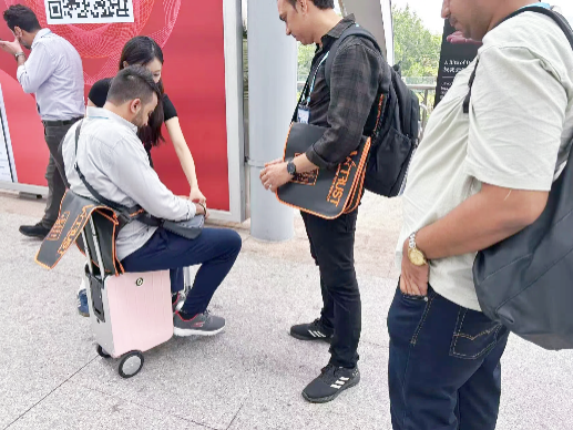 Smart Mobility Meets Innovation: Electric Rideable Luggage Steals the Spotlight at Canton Fair